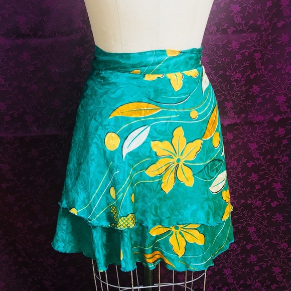 Bellissima Fashion Silk Wrap! - Picture 3 of 6